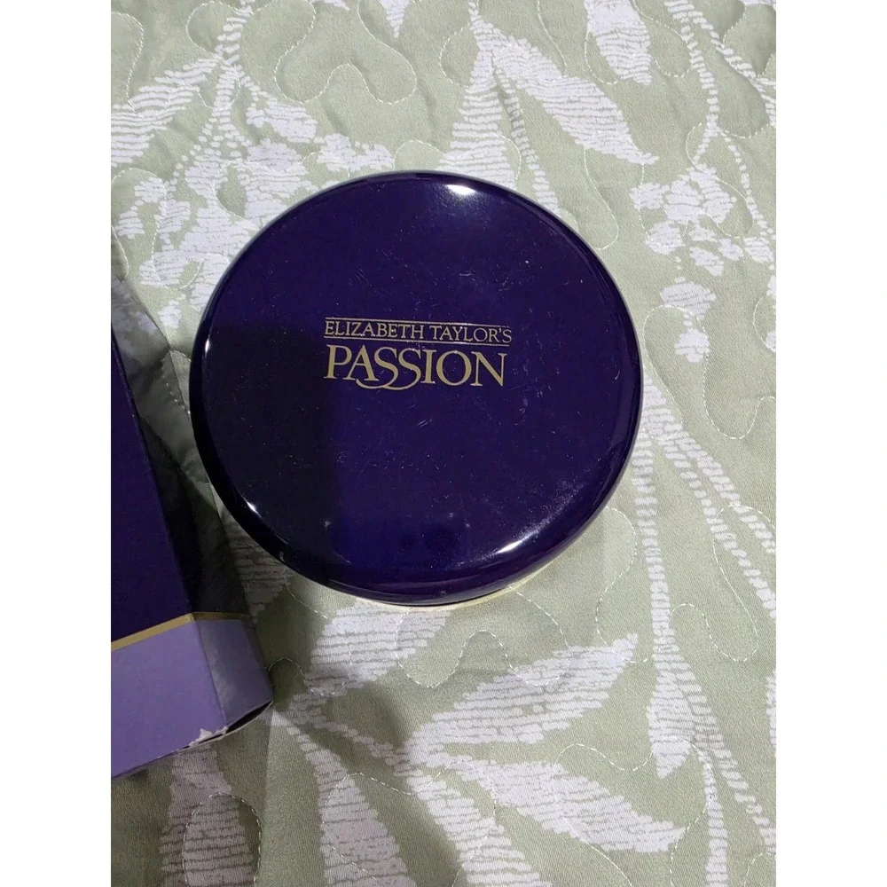 Elizabeth Taylor's Passion Body Riches  Perfumed Dusting Powder New